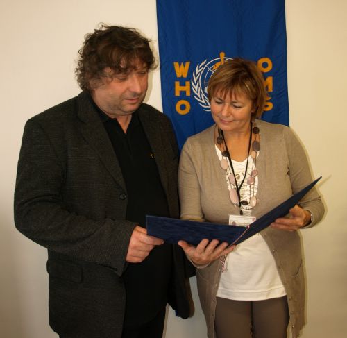 Ladislav Kunert předává cenu - 26. 10. 2012
