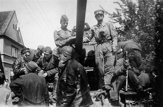 Květen 1945. Foto Vladimír Dvořák.